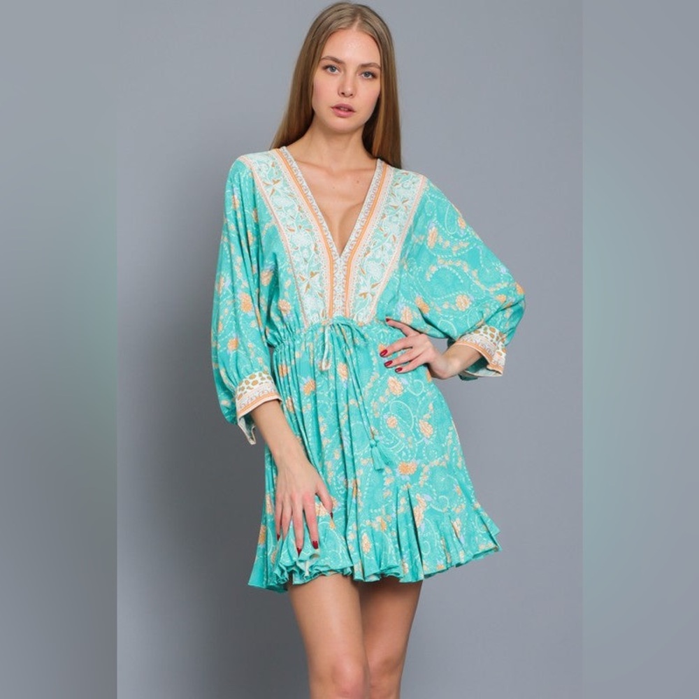 Aakaa Floral V-Neck Boho Dress with Lace Trim size small
